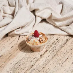 كيك لوز وتوت
